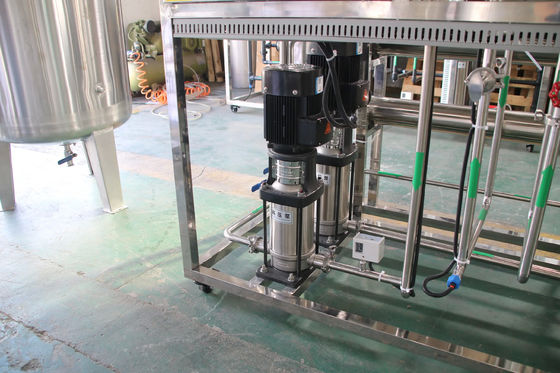 2TPH 3.0kW-380-415V 3xSS304 タンク 塩水の逆オスモス水源