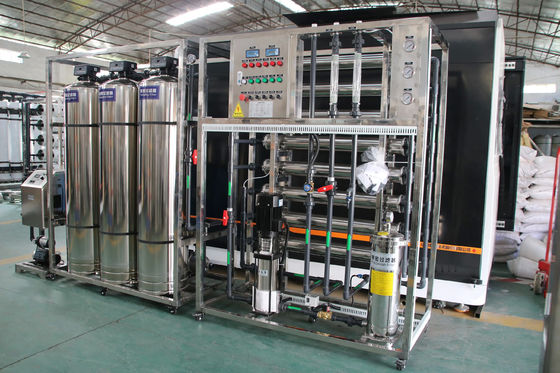 3TPH 5.5kW-380-415V 3xSS304 タンク 塩水の逆オスモス水源