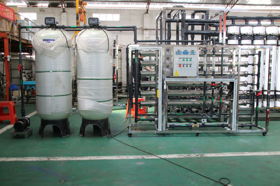 5TPH 7.4kW-380-415V 2xFRPタンク 塩水の逆オスモス水源