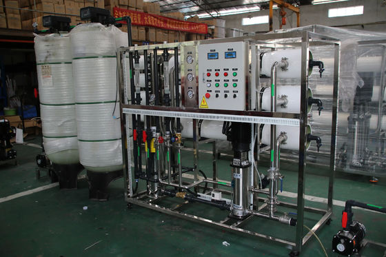 8TPH 14kW-380-415V 2xFRPタンク 塩水の逆オスモス水源