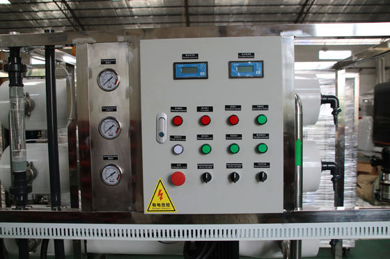 8TPH 14kW-380-415V 2xFRPタンク 塩水の逆オスモス水源