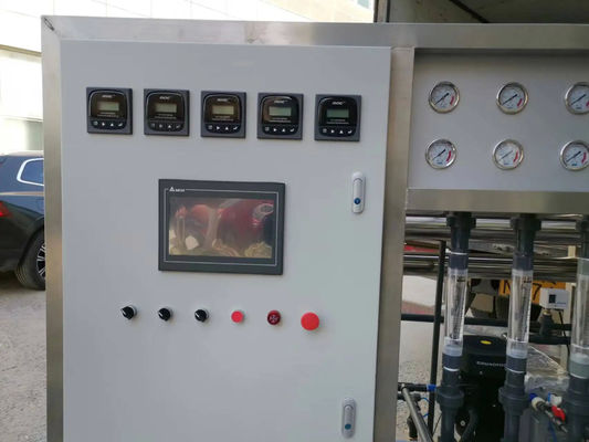 1500LPH超純水機は18MΩ*Cmの抵抗力を持つ水を生産することができます