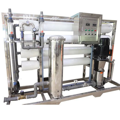 8TPH 14kW FRPタンク RO 産業用自動車飲料水処理機 運用状態指標