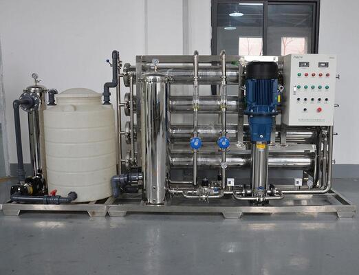 3TPH容量BWRO水処理プラント、SS304ステンレス鋼タンクおよび5.5kW電源付き