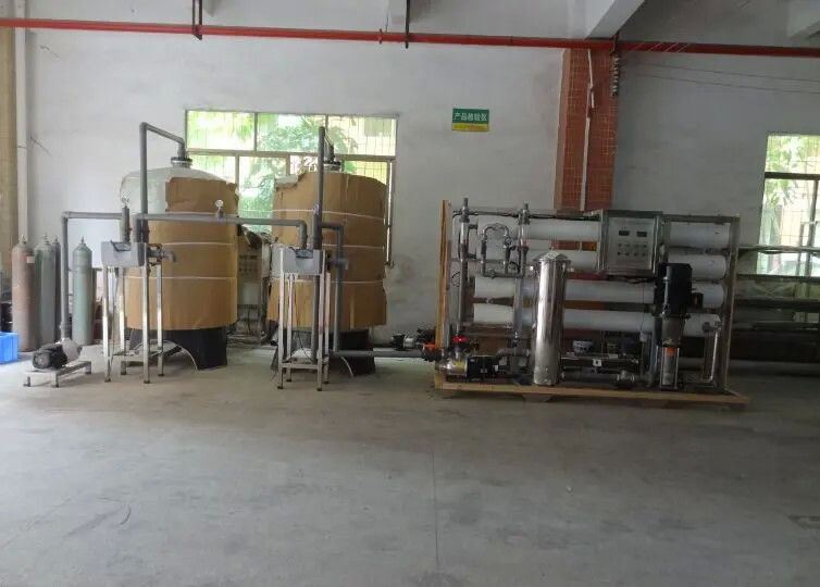 8TPH 14kW FRPタンク RO 産業用自動車飲料水処理機 運用状態指標
